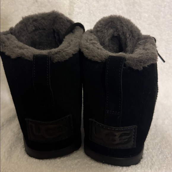 UGG Black Lace Up Boots with Gray Fur Trim - Picture 5 of 8